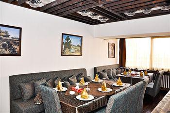 Phoenicia Apartments Splai Bukares Bagian luar foto